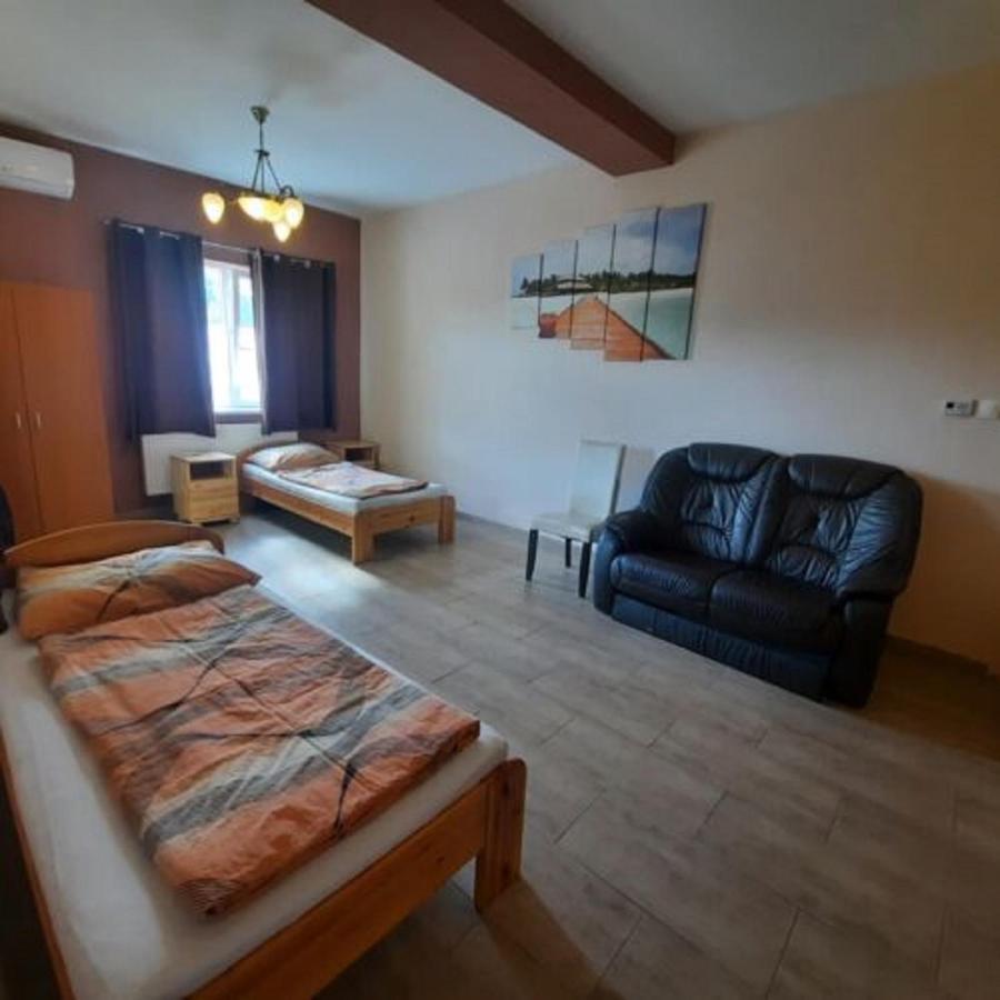 IKSZT Vendégház Dávod Exterior foto